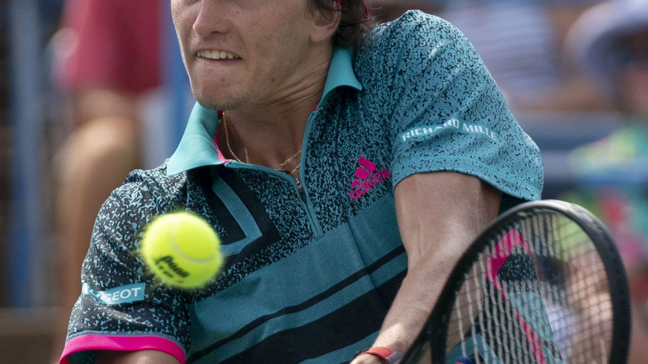 Alexander Zverev erreicht Achtelfinale der French Open nach hartem Kampf