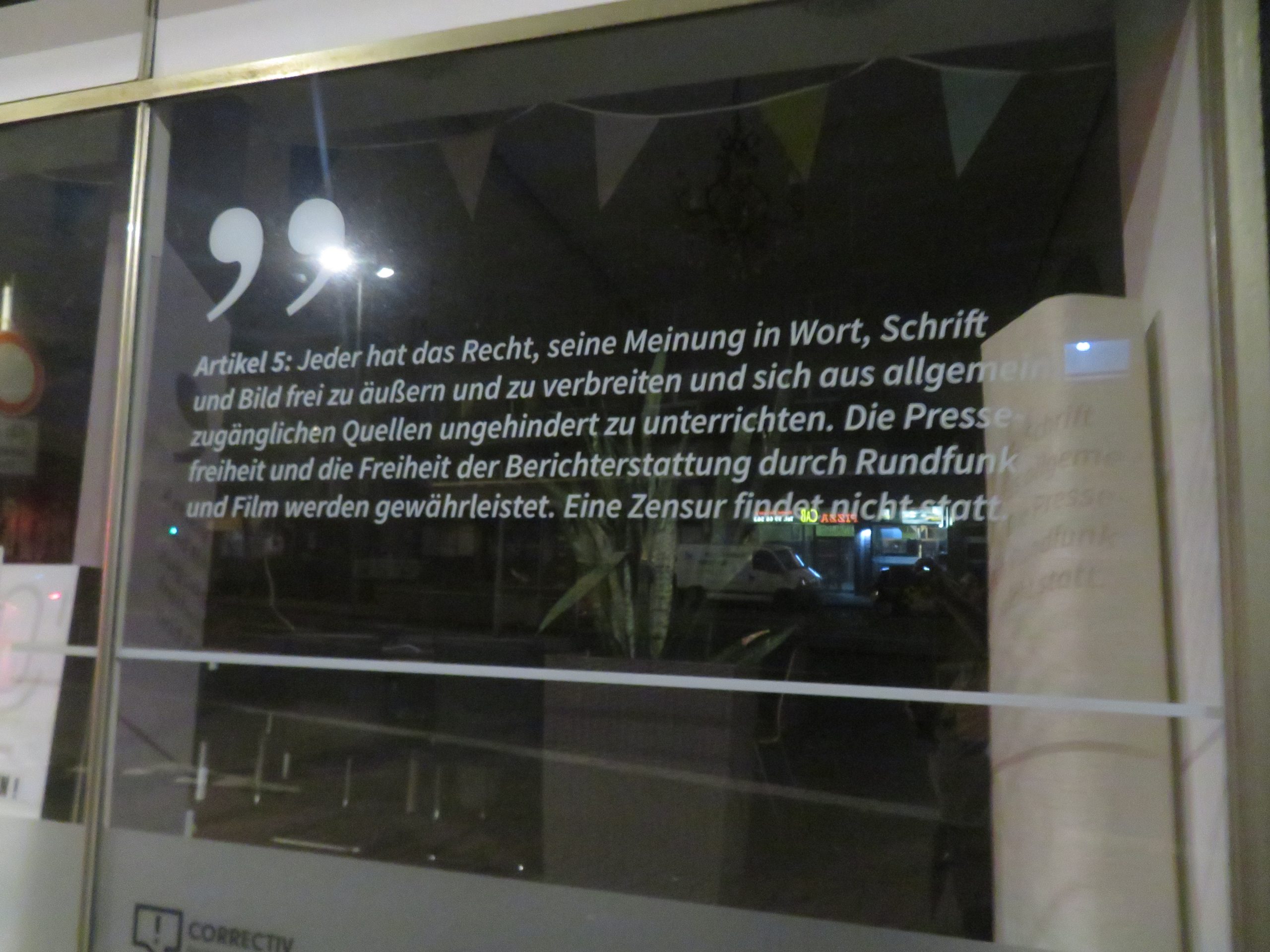 Szenenbild aus dem Film "Der Hauptmann" von Robert Schwentke, eine Gruppe von Soldaten in Uniformen