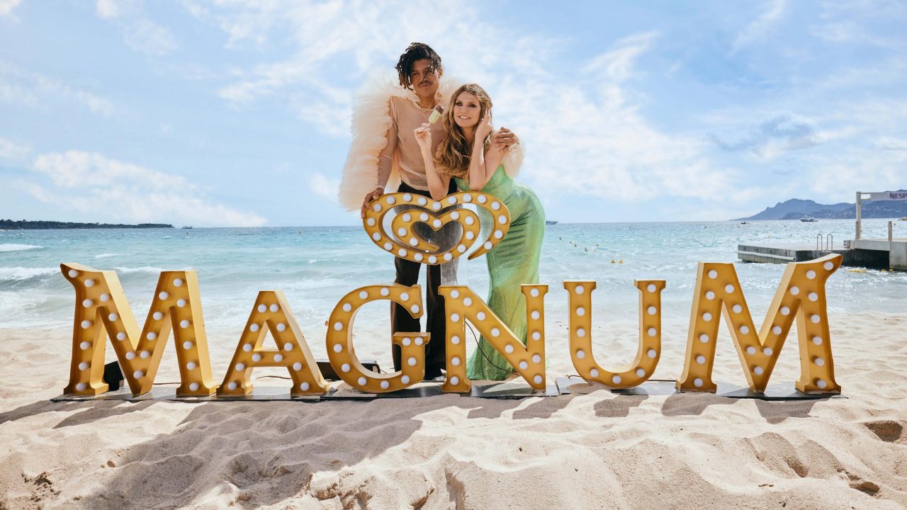 Magnum inszeniert Eis-Erlebnis neu mit Haute-Couture-Kampagne und Heidi Klum