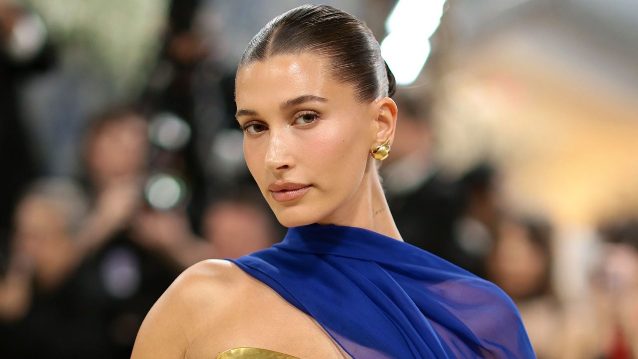 Hailey Bieber begeistert mit neuen Bikini-Fotos: Fitness-Geheimnisse und Body-Positivity nach der Geburt