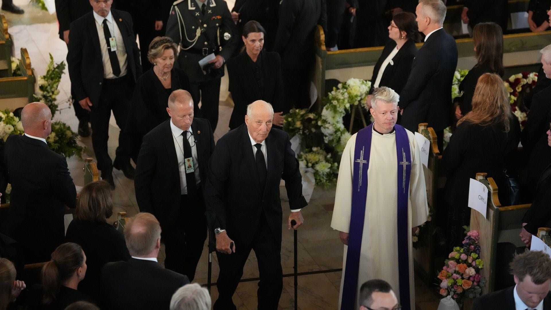 König Harald V. und Königin Sonja von Norwegen bei der Trauerfeier in der Osloer Domkirche.