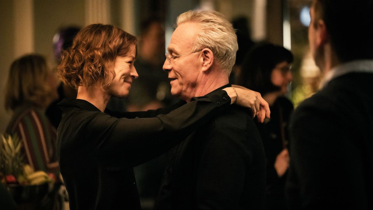 Klaus J. Behrendt als Kommissar Max Ballauf und Jenny Schily als Nicola Koch in einer Szene aus dem Tatort 