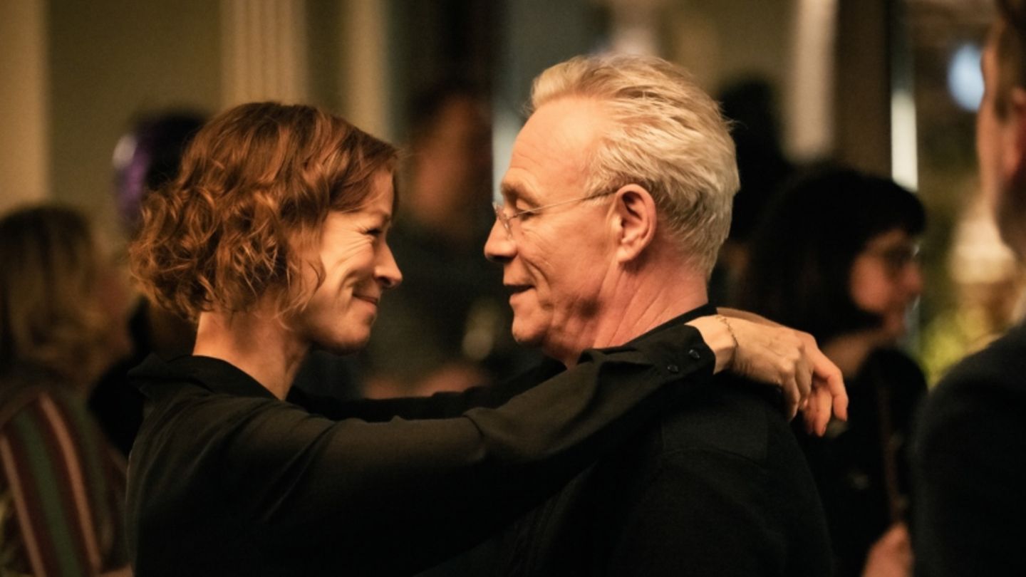 Kommissar Max Ballauf und seine Freundin Nicola Koch in einer Szene des „Tatort“.