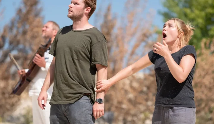 ZDF zeigt „Midsommar“: Düsterer Horror im grellen Licht der Sommersonnenwende