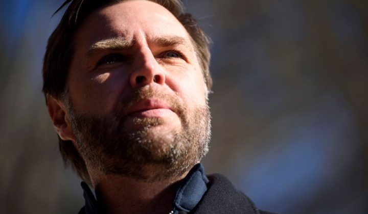 JD Vance bezeichnet eigene Aussage über „kinderlose Katzenfrauen“ als dumm