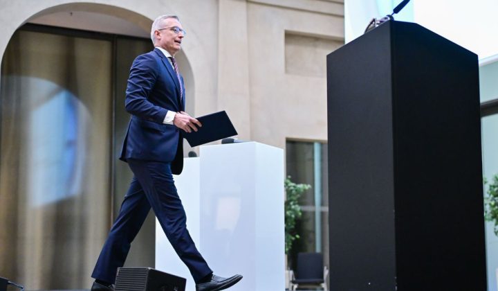 Bundesminister Wildberger verteidigt KI-Einsatz bei Reden und Artikeln