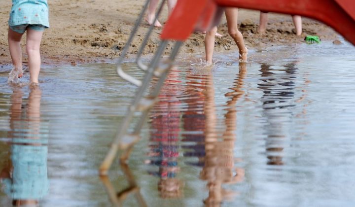 Stadt Halle fordert Rücknahme der umstrittenen Deutsch-Kenntnis-Regel im Strandbad