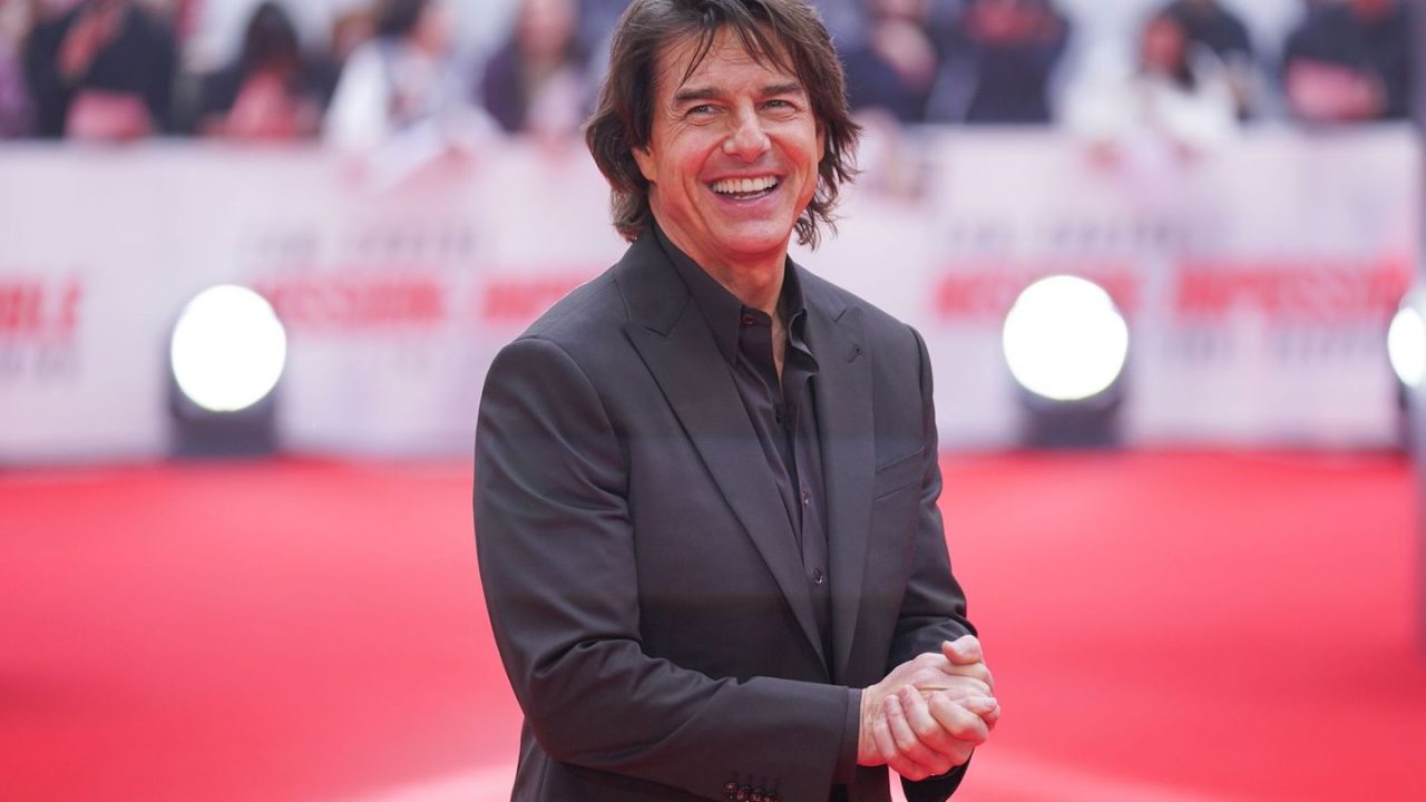 Tom Cruise kaum wiederzuerkennen in Alejandro Iñárritus neuer Komödie „Digger“