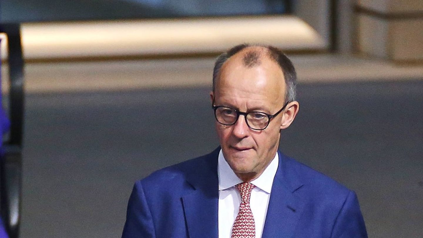 Spieler der deutschen Fußballnationalmannschaft jubeln nach einem Tor.