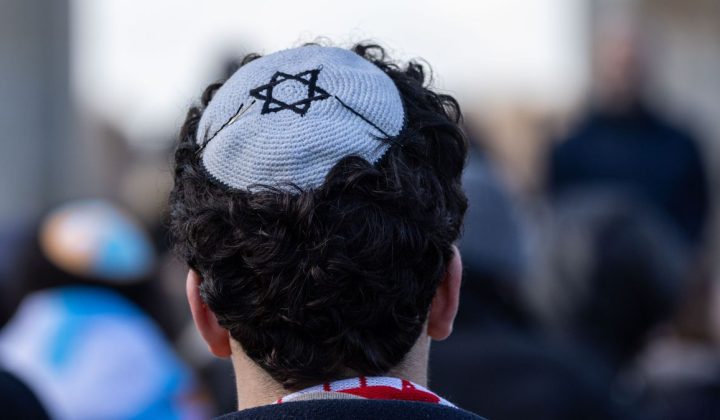 Antisemitische Attacke in Berlin-Charlottenburg: Mann mit Kindern angegriffen