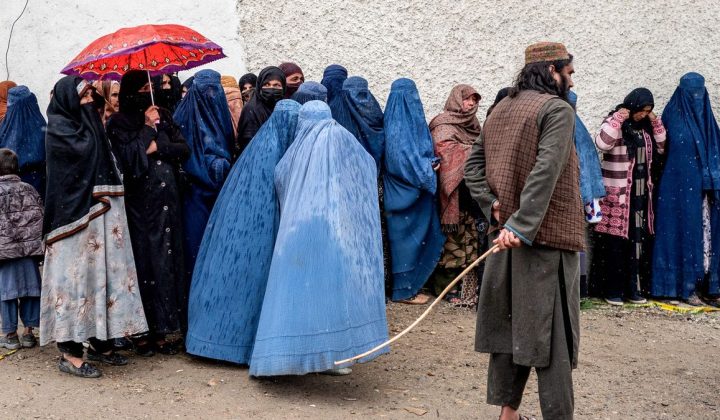 Taliban gehen im Westen Afghanistans mit Gewalt gegen Frauen ohne Ganzkörperschleier vor