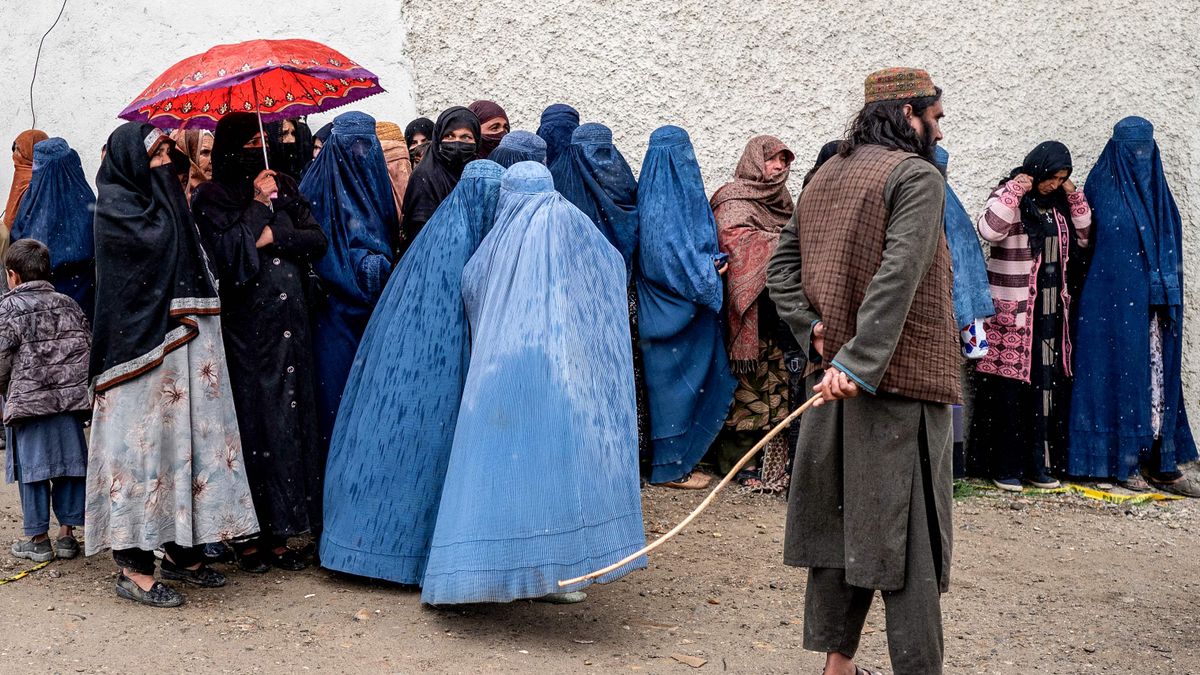Taliban gehen im Westen Afghanistans mit Gewalt gegen Frauen ohne Ganzkörperschleier vor