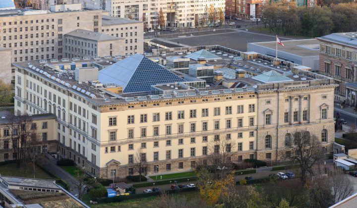 Berliner Abgeordnetenhaus debattiert über Verwaltungsreform: Klärung von Zuständigkeiten als Ziel