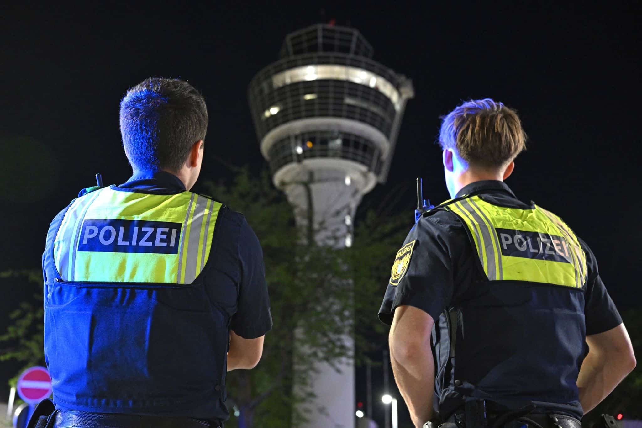 Innenansicht des Towers am Münchner Flughafen mit Detailaufnahme der Lüftungsanlage