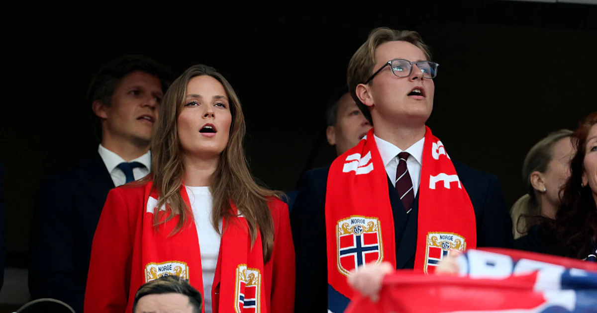 Norwegens junges Königspaar zeigt bei WM-Spiel Herz und Stil