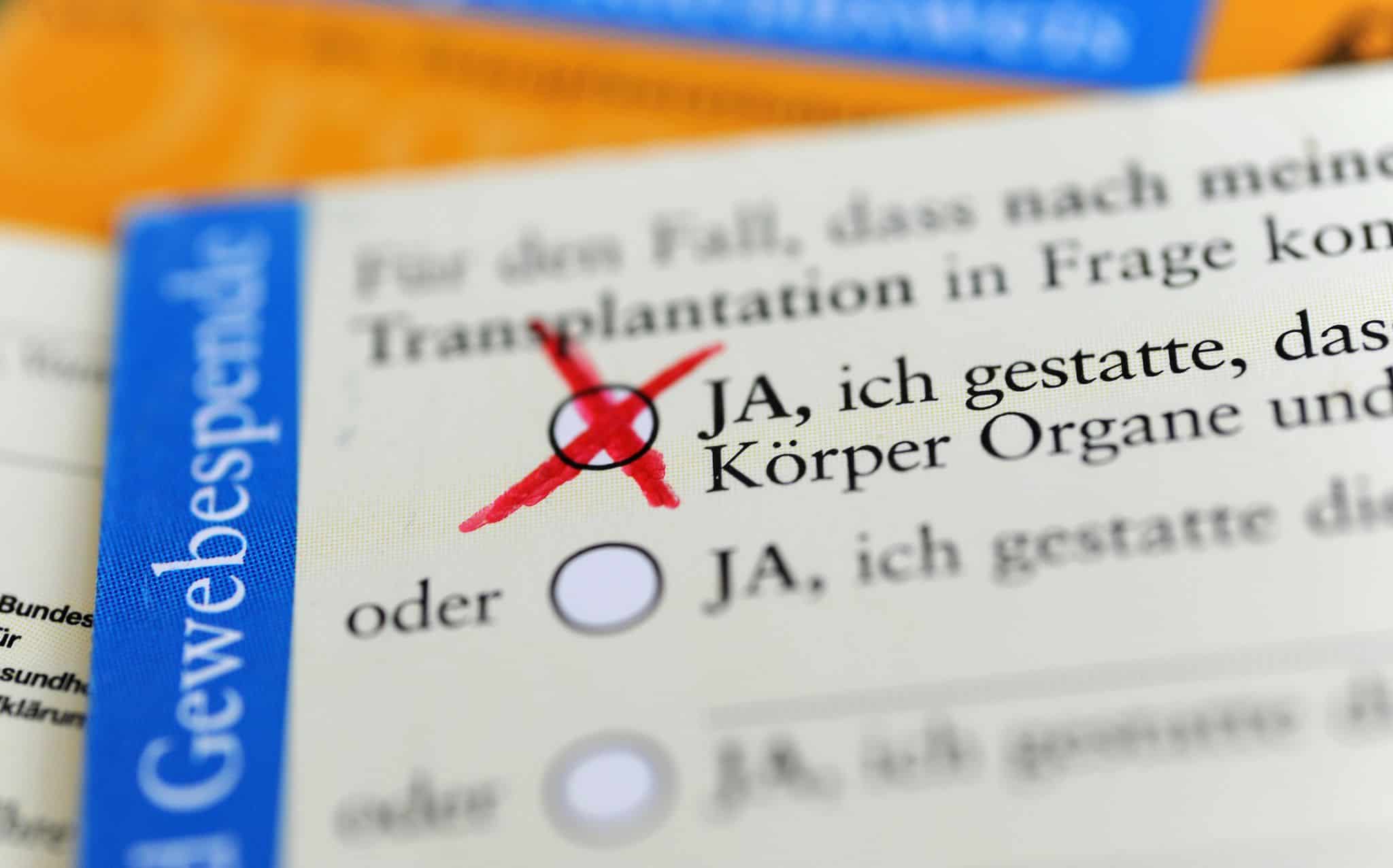 Symbolbild Organspendeausweis oder Krankenhausumgebung