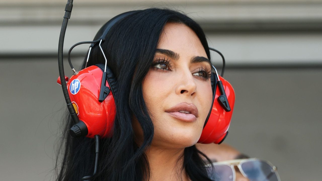 Glanz und Glamour in Monaco: F1-Stars und ihre Partner setzen modische Akzente