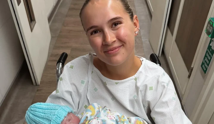 Molly-Mae Hague teilt emotionale erste Momente mit ihrem neugeborenen Sohn