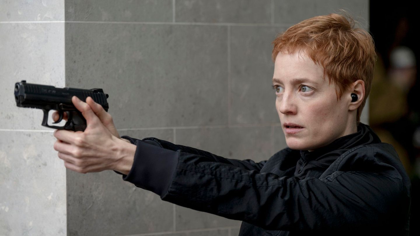 Leonie Benesch in einer Szene aus dem Brit-Thriller "Prisoner – Auf der Flucht