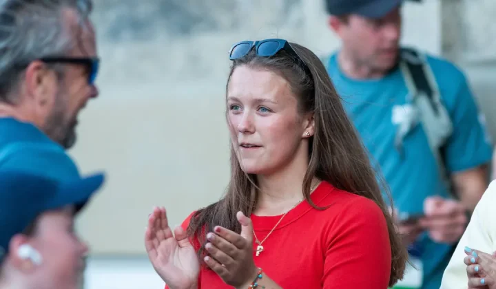 Prinzessin Isabella feiert Schulabschluss mit ausgelassener Wagenfahrt und Bier-Bong