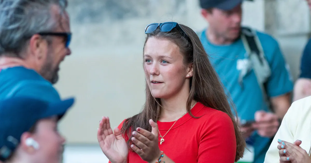 Prinzessin Isabella feiert Schulabschluss mit ausgelassener Wagenfahrt und Bier-Bong