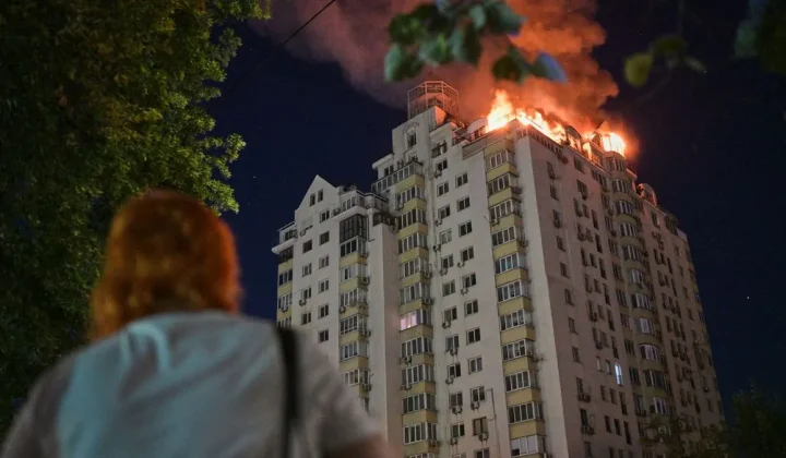 Schwere Angriffe auf ukrainische Städte: Kiew meldet Zerstörungen und Opfer
