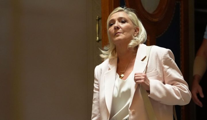 Marine Le Pen inszeniert sich als Machtzentrum der französischen Rechten