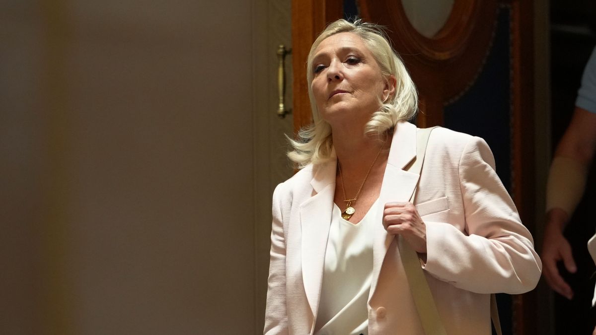 Marine Le Pen inszeniert sich als Machtzentrum der französischen Rechten