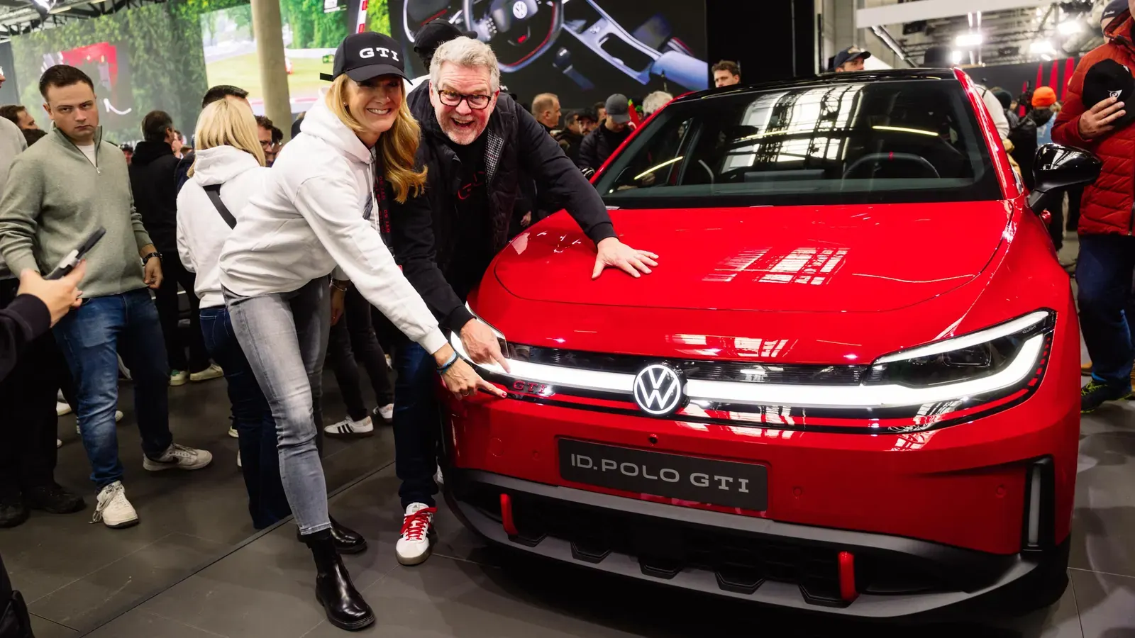 Christine Wolburg, Chief Brand Officer der Marke Volkswagen, und Chefdesigner Andreas Mindt von Volkswagen