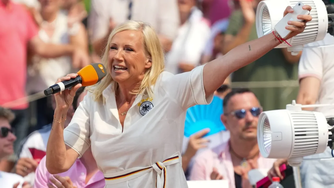 Andrea Kiewel verrät: Ihr Sohn dachte, sie arbeitet „am Pool“