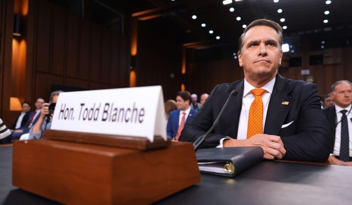 Todd Blanche: Trumps Justizministerkandidat leistet sich bei Senatsanhörung bedenklichen Versprecher