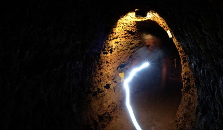 Vermisste Männer aus Lava-Tunnel gerettet – Hohe Kosten drohen