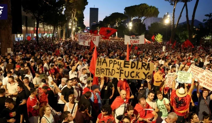 Proteste in Albanien: Tausende demonstrieren gegen Kushner-Bauprojekt