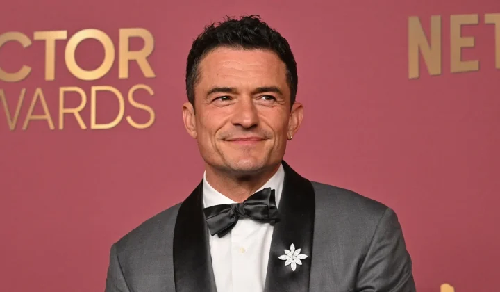 Orlando Bloom turtelt mit Model Luisa Laemmel am Strand von Forte dei Marmi