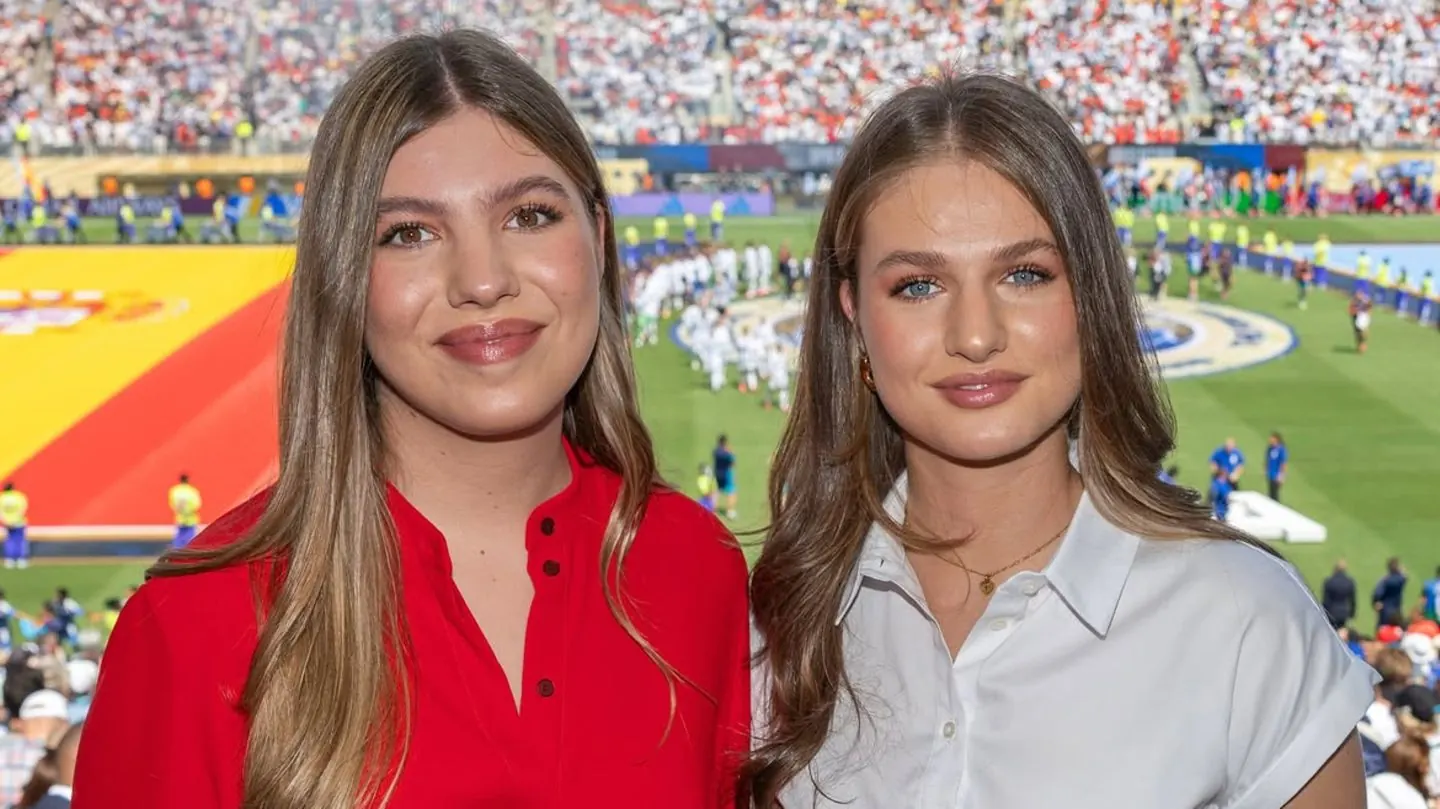 Königin Letizia von Spanien in einem eleganten und modernen Outfit bei einem öffentlichen Auftritt