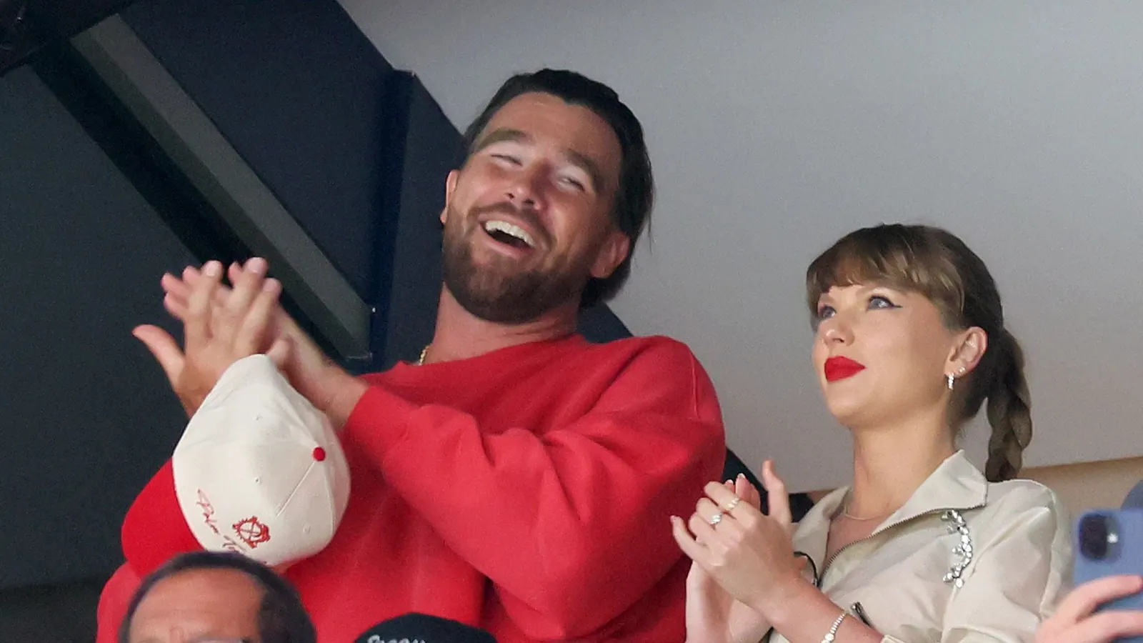 Taylor Swift und Travis Kelce bei ihrer Hochzeit im Madison Square Garden