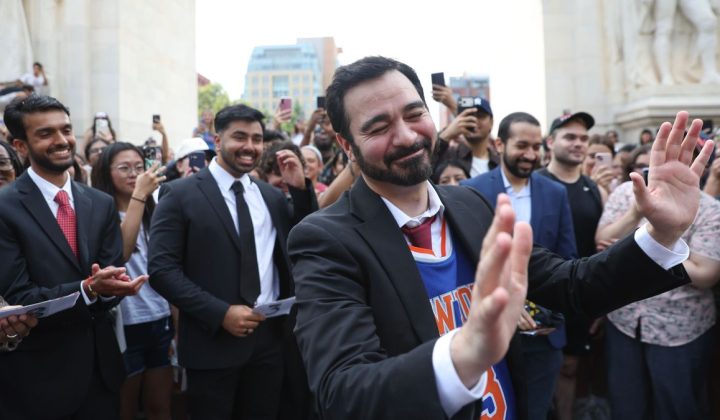 New Yorker Bürgermeister-Doppelgänger gekürt: Amadeo Fusca gewinnt Ähnlichkeitswettbewerb