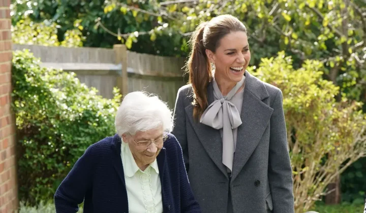 Prinzessin Kate überrascht Senioren bei Minibus-Fahrt in West Sussex