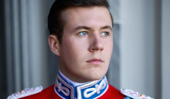 Prinz Christian wird 21: Neue Porträts zeigen ihn erstmals in roter Galauniform